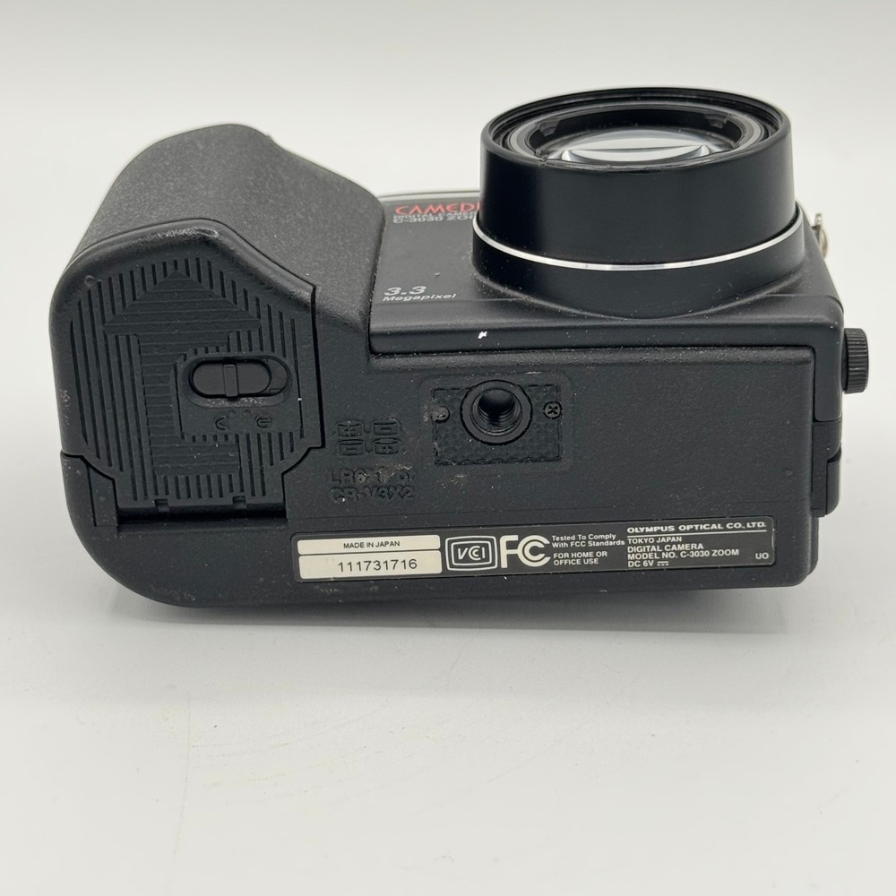 Olympus Camedia C-3030 Zoom 3.3MP Digital Camera Black with 16MB SmartMedia Card - Picture 5 of 6